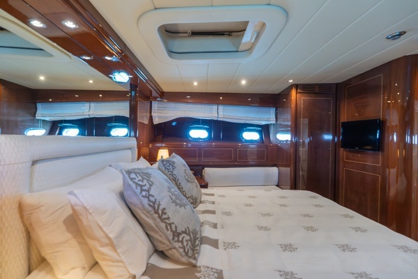 2004 Mangusta 72