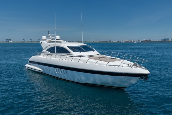 Photo of the 2004 Mangusta 72