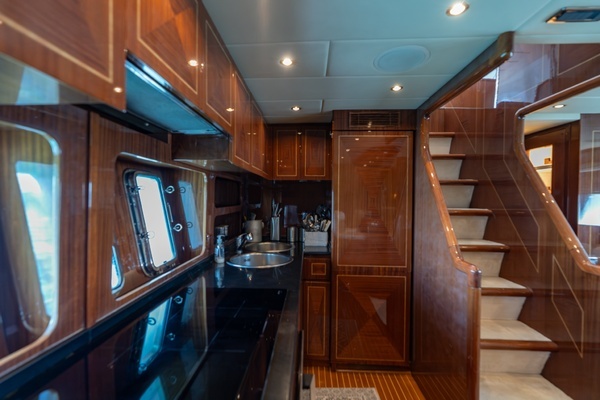 2004 Mangusta 72