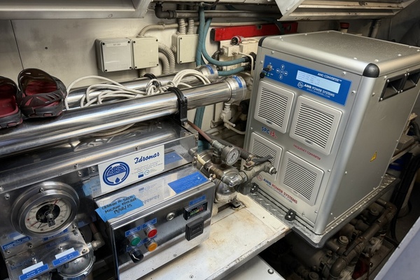 72ft Mangusta Yacht For Sale