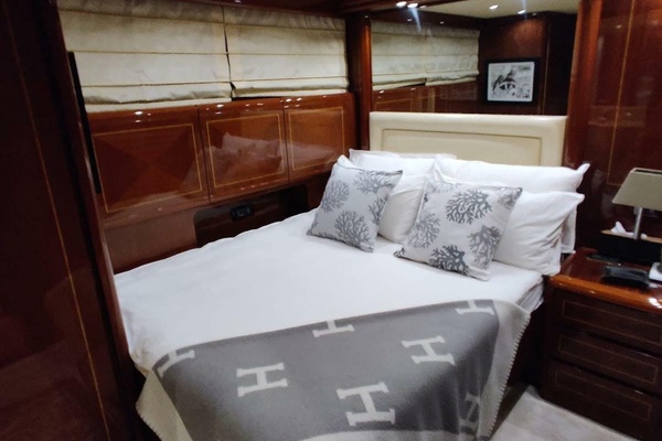 72ft Mangusta Yacht For Sale