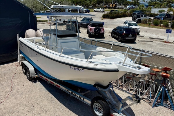 Photo of the 2001 Boston Whaler 26 Outrage
