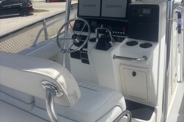 Photo of the 2001 Boston Whaler 26 Outrage