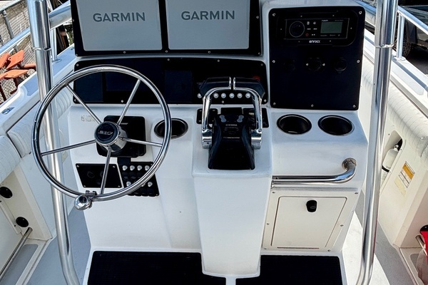 Photo of the 2001 Boston Whaler 26 Outrage