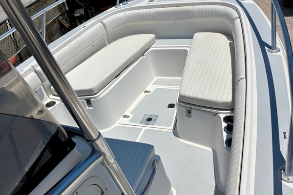 Photo of the 2001 Boston Whaler 26 Outrage