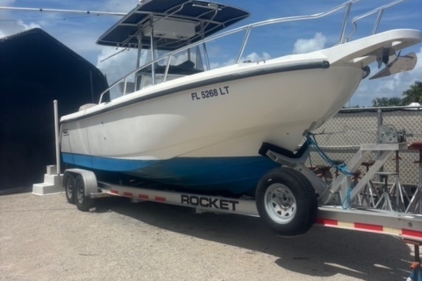 Photo of the 2001 Boston Whaler 26 Outrage