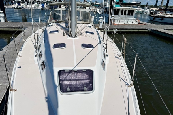 Photo of the 1998 Catalina 380 "Liahona"