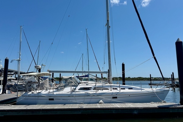 Photo of the 1998 Catalina 380 "Liahona"