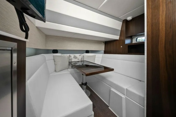 2024 Cruisers Yachts 42