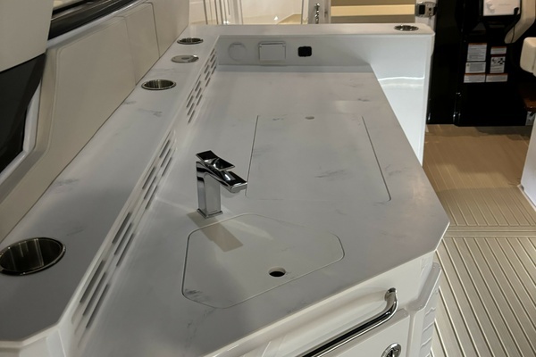 2024 Cruisers Yachts 42