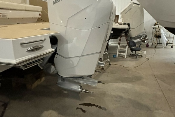 2024 Cruisers Yachts 42