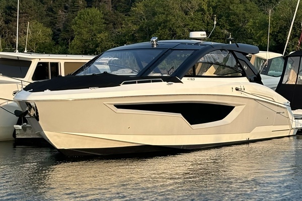2024 Cruisers Yachts 42