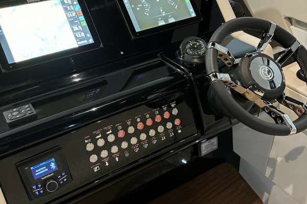 2024 Cruisers Yachts 42