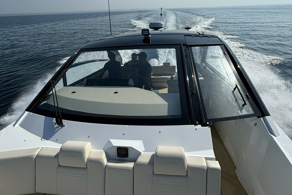 2024 Cruisers Yachts 42