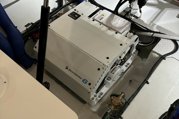 2024 Cruisers Yachts 42