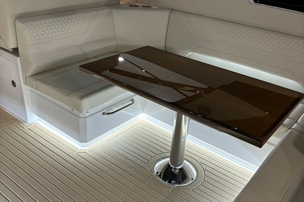 2024 Cruisers Yachts 42