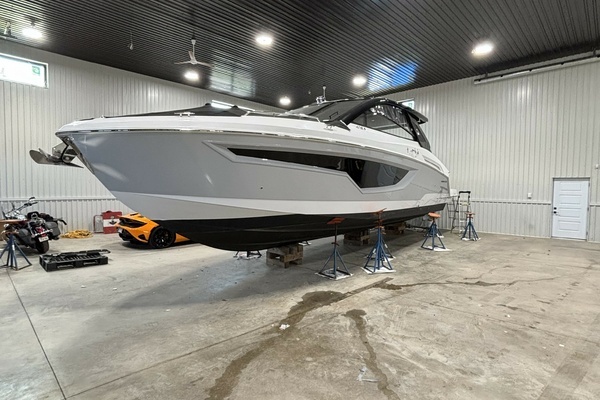 2024 Cruisers Yachts 42