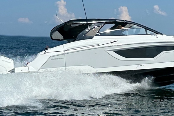 2024 Cruisers Yachts 42