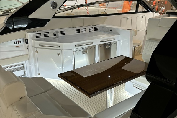 2024 Cruisers Yachts 42