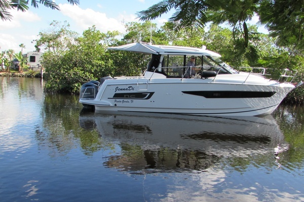 Photo of the 2021 Jeanneau 895 "JennaDi"