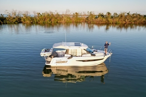 Photo of the 2021 Jeanneau 895 "JennaDi"