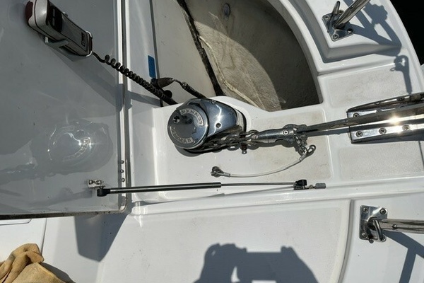 Jeanneau 895 anxchor windlass