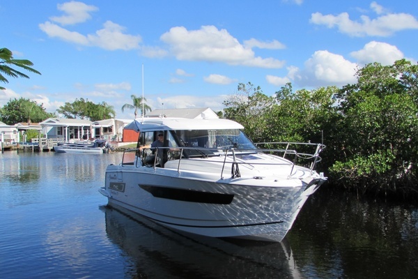 Photo of the 2021 Jeanneau 895 "JennaDi"