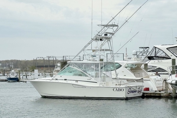 Cabo 35 SCREAMIN' EAGLE - Profile At Dock