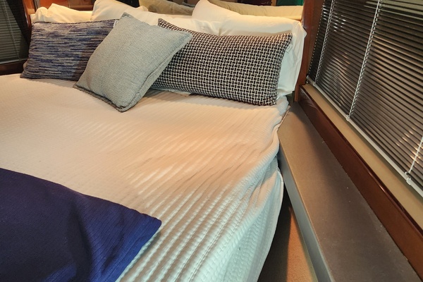 HOBNOBBIN 39ft Princess Yacht For Sale