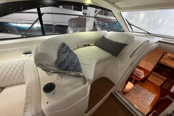 Photo of the 2013 Princess V39 "HOBNOBBIN"