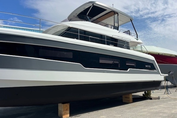 Photo of the 2024 Fountaine Pajot MY 5 "Brightside"