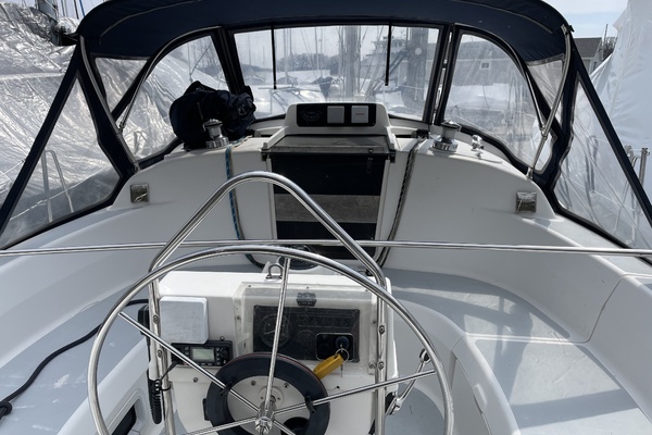 LIVE THE DREAM 33ft Hunter Yacht For Sale