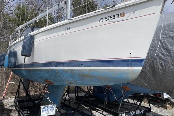 Photo of the 1995 Hunter Legend 336 "LIVE THE DREAM"