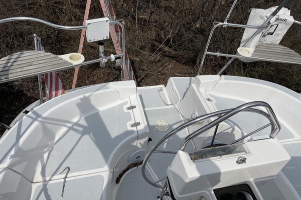 LIVE THE DREAM 33ft Hunter Yacht For Sale