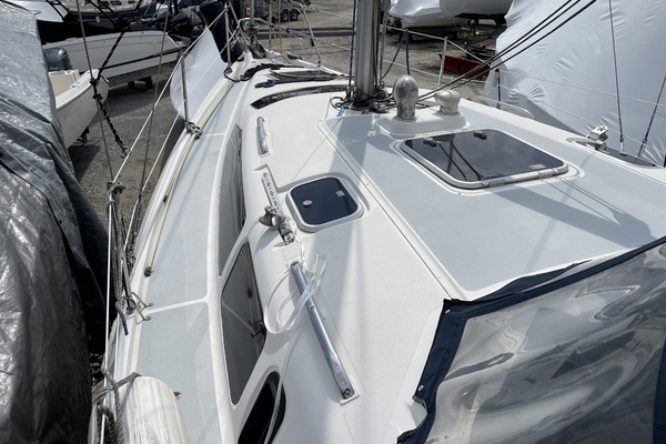 LIVE THE DREAM 33ft Hunter Yacht For Sale