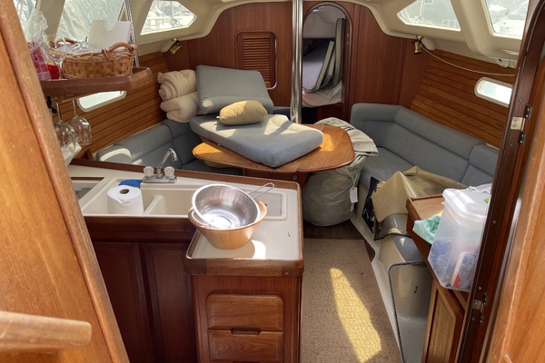 LIVE THE DREAM 33ft Hunter Yacht For Sale