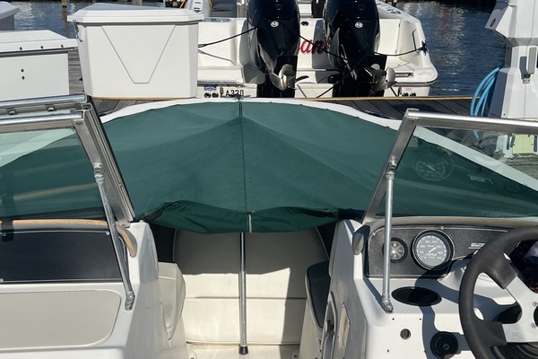 18ft Boston Whaler Yacht For Sale