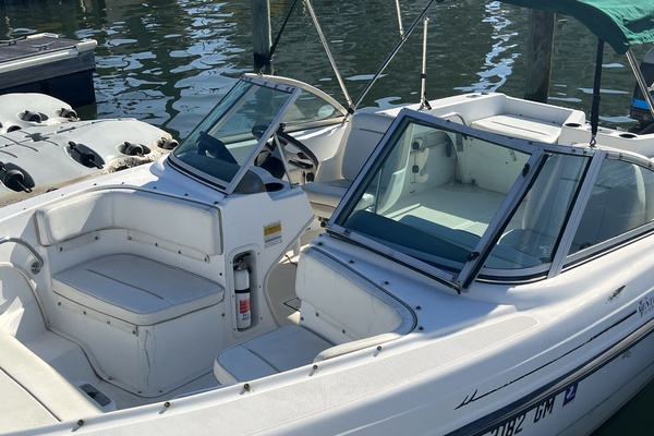 18ft Boston Whaler Yacht For Sale