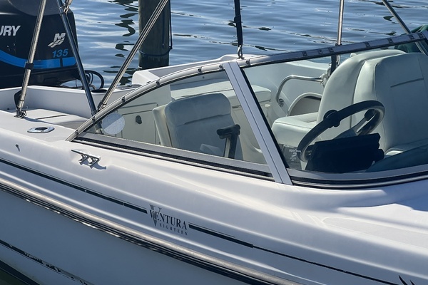 Photo of the 2000 Boston Whaler 18 Ventura Bowrider