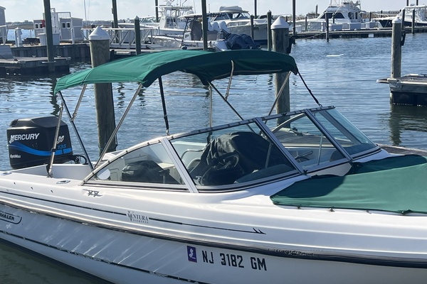 18ft Boston Whaler Yacht For Sale