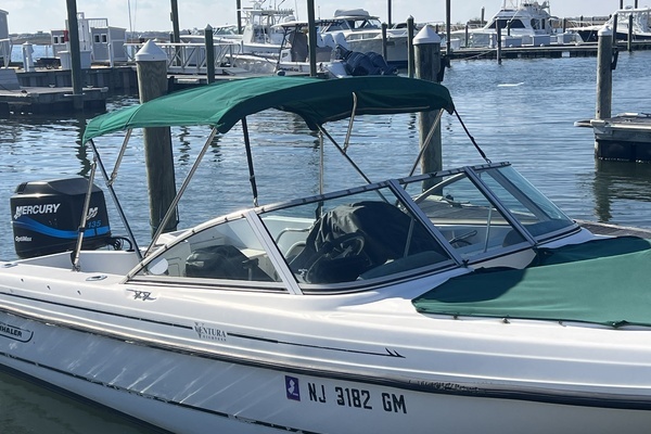 Photo of the 2000 Boston Whaler 18 Ventura Bowrider