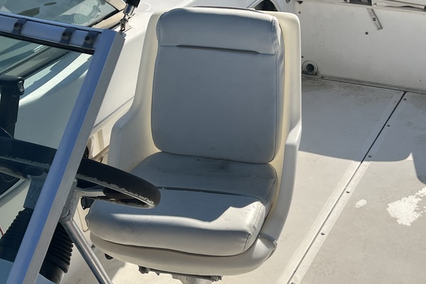 18ft Boston Whaler Yacht For Sale