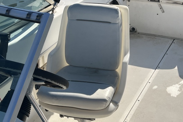 Photo of the 2000 Boston Whaler 18 Ventura Bowrider