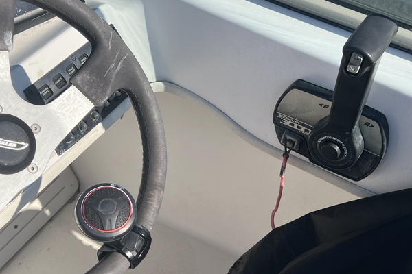 18ft Boston Whaler Yacht For Sale