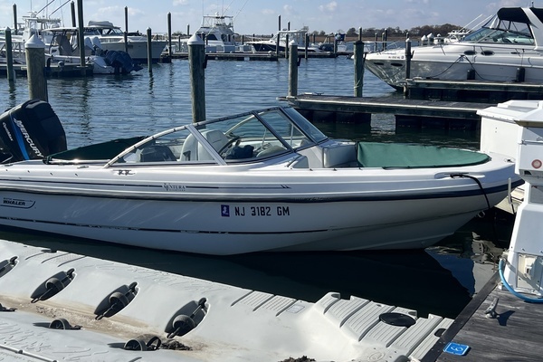 18-ft-Boston Whaler-2000-18 Ventura Bowrider- Sea Bright New Jersey United States  yacht for sale