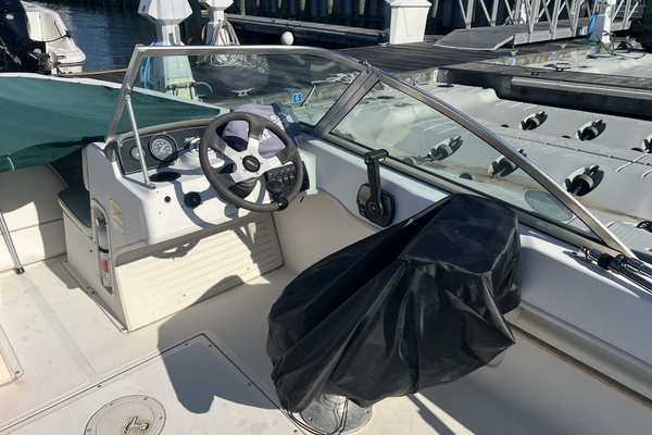 18ft Boston Whaler Yacht For Sale