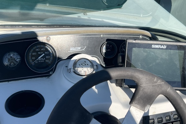 18ft Boston Whaler Yacht For Sale