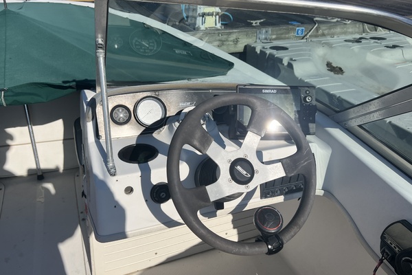 18ft Boston Whaler Yacht For Sale