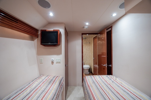 2008 Hatteras 64
