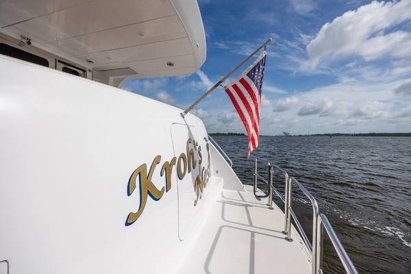 2008 Hatteras 64